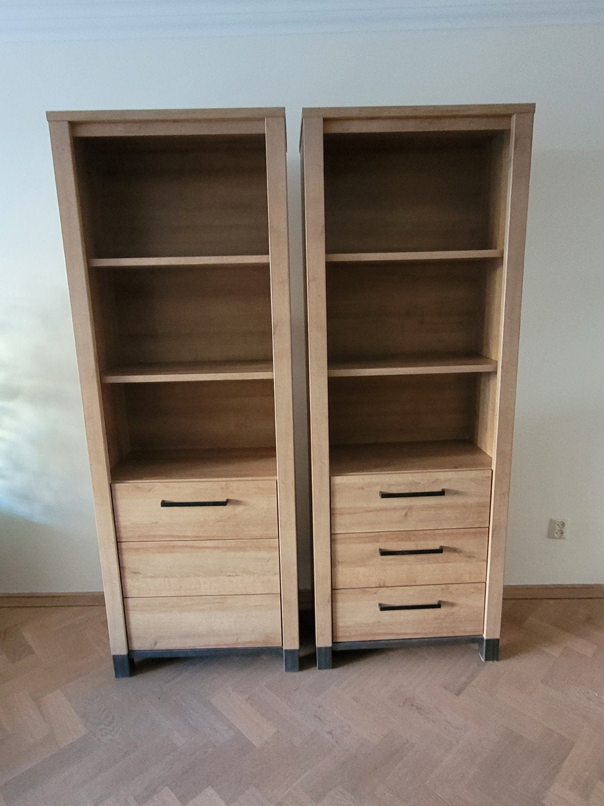 2 Finn Boekenkasten 71 cm breed met laatjes / deurtje, Ophalen, 50 tot 100 cm, Zo goed als nieuw, 150 tot 200 cm