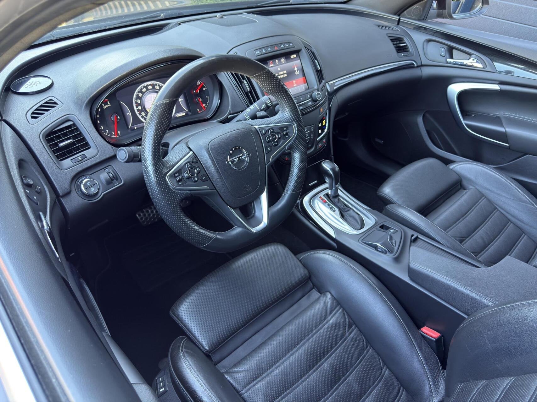 Opel Insignia Sports Tourer 2.0 T Cosmo 4x4 250pk |Bose|Lede, Auto's, Opel, Automaat, 1800 kg, Zwart, 4 cilinders
