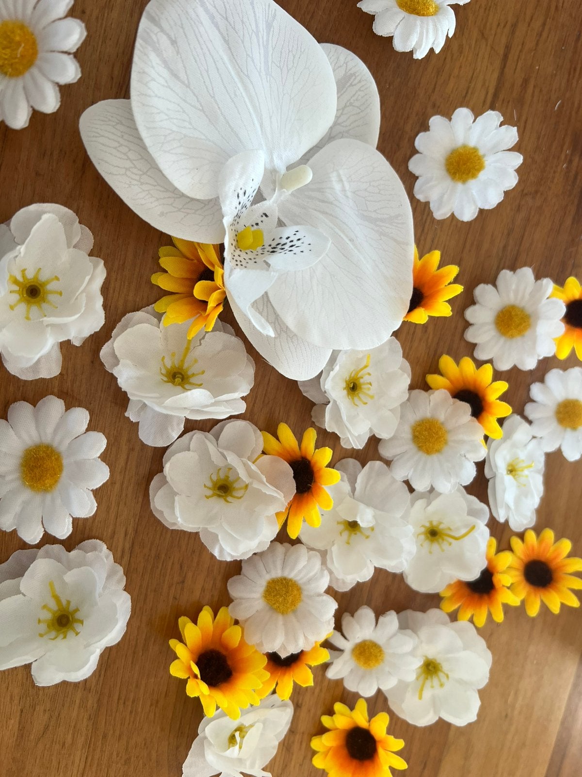 31 Gele en Witte Bloemetjes met Orchidee en Margrietjes, Huis en Inrichting, Woonaccessoires | Kunstplanten en Kunstbloemen, Ophalen of Verzenden