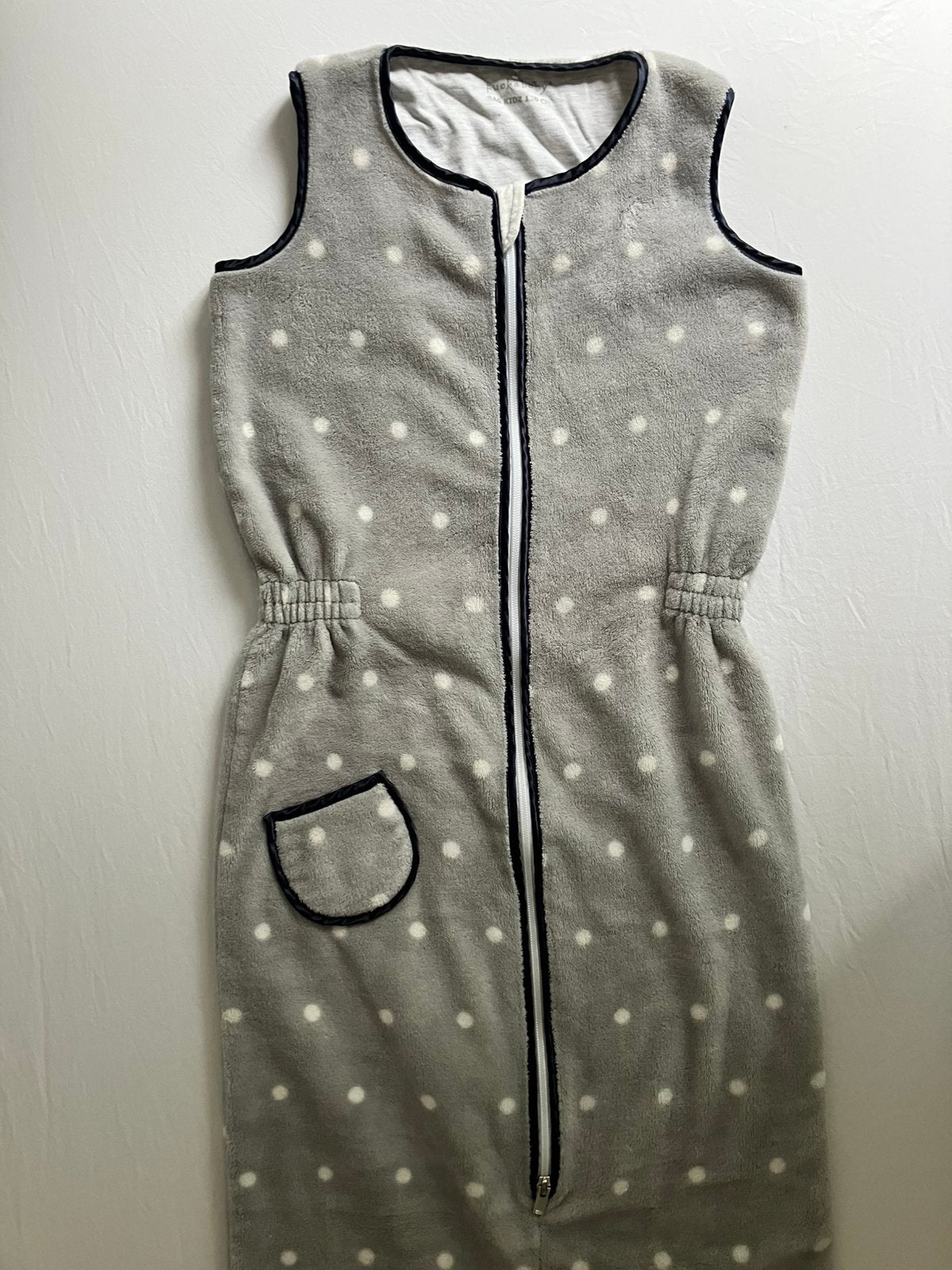Slaapzak Puckababy 130 cm, grijs met witte dots, Ophalen, Wasbaar, Puckababy, Zo goed als nieuw