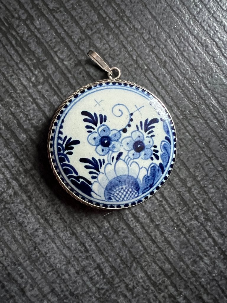 Handgeschilderde Delfts Blauwe zilveren hanger, Blauw, Ophalen of Verzenden, Zo goed als nieuw, Bloem of Plant