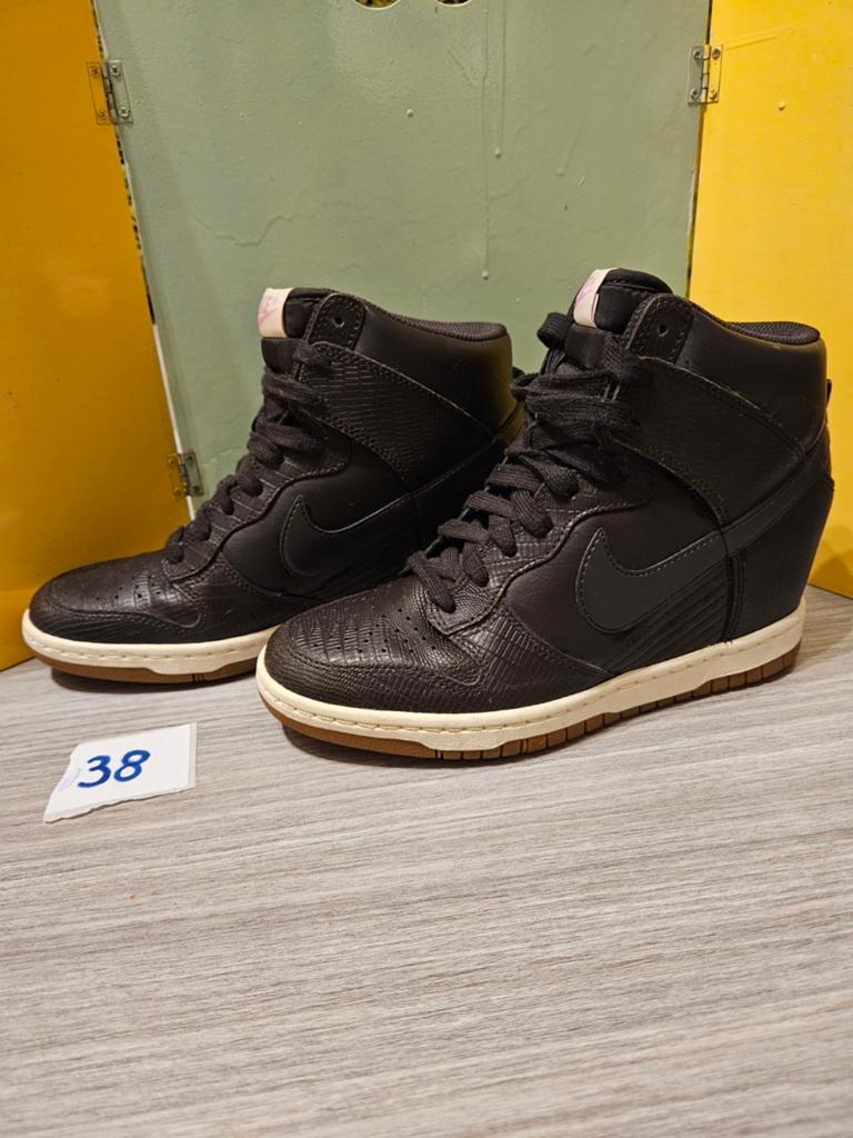 Nike Dunk High Sneakers Maat 38 Zwart nike sleehak, Zwart, Nike, Ophalen of Verzenden, Sneakers of Gympen