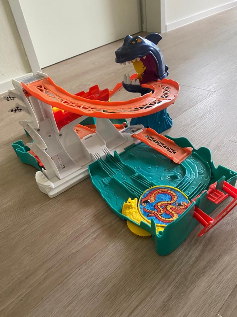 Hot Wheels Haai Aanval Speelset - Opvouwbaar Koffer, Kinderen en Baby's, Speelgoed | Racebanen, Ophalen, Gebruikt