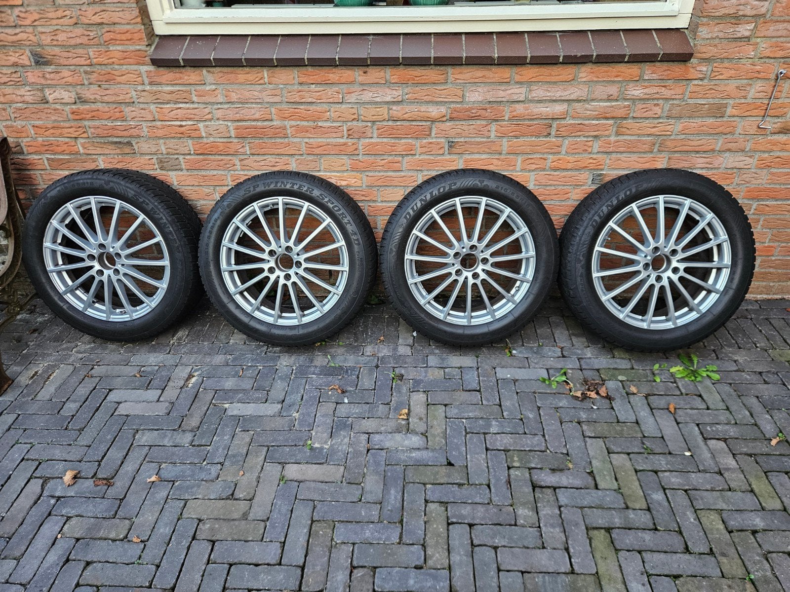 18 inch Mercedes GLA X156 velgen met winterbanden, Auto-onderdelen, Ophalen, 18 inch, Banden en Velgen, Winterbanden