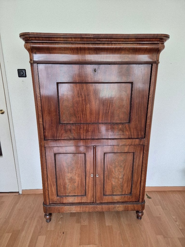 Antieke secretaire (Biedermeijer), Ophalen