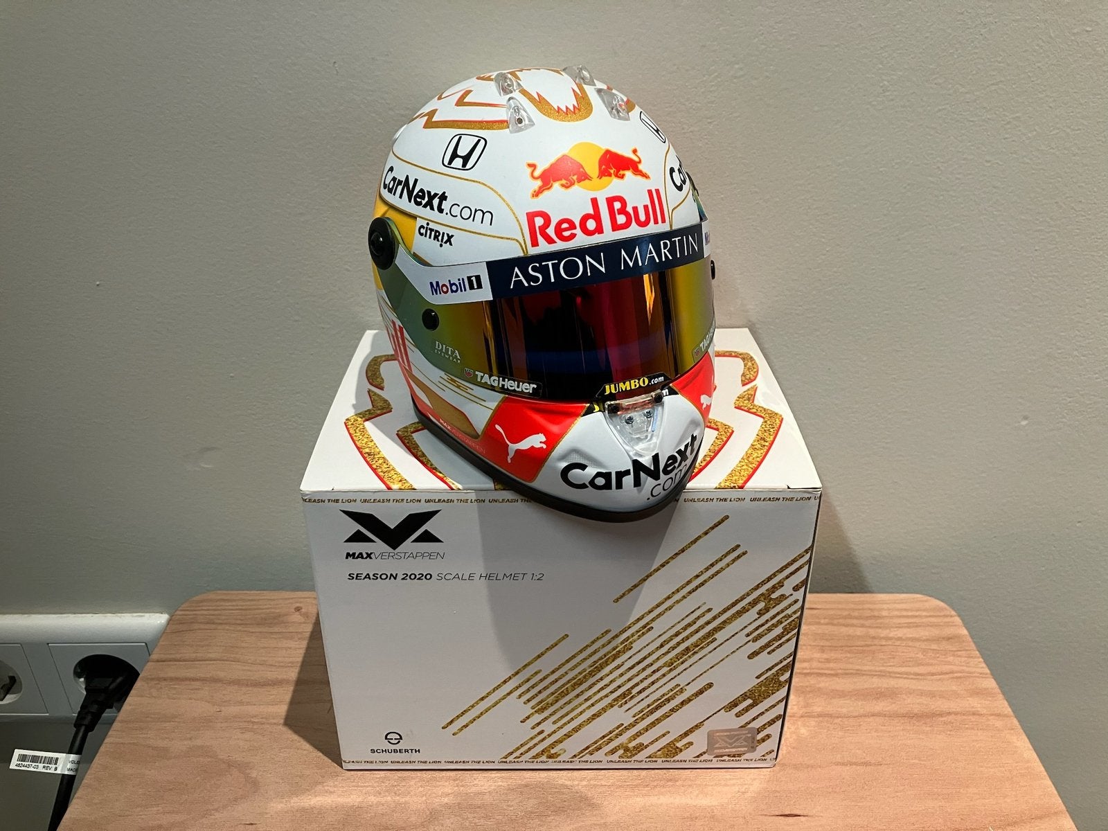 Max verstappen helm 1:2 seizoen 2020, Ophalen of Verzenden, Zo goed als nieuw, Formule 1