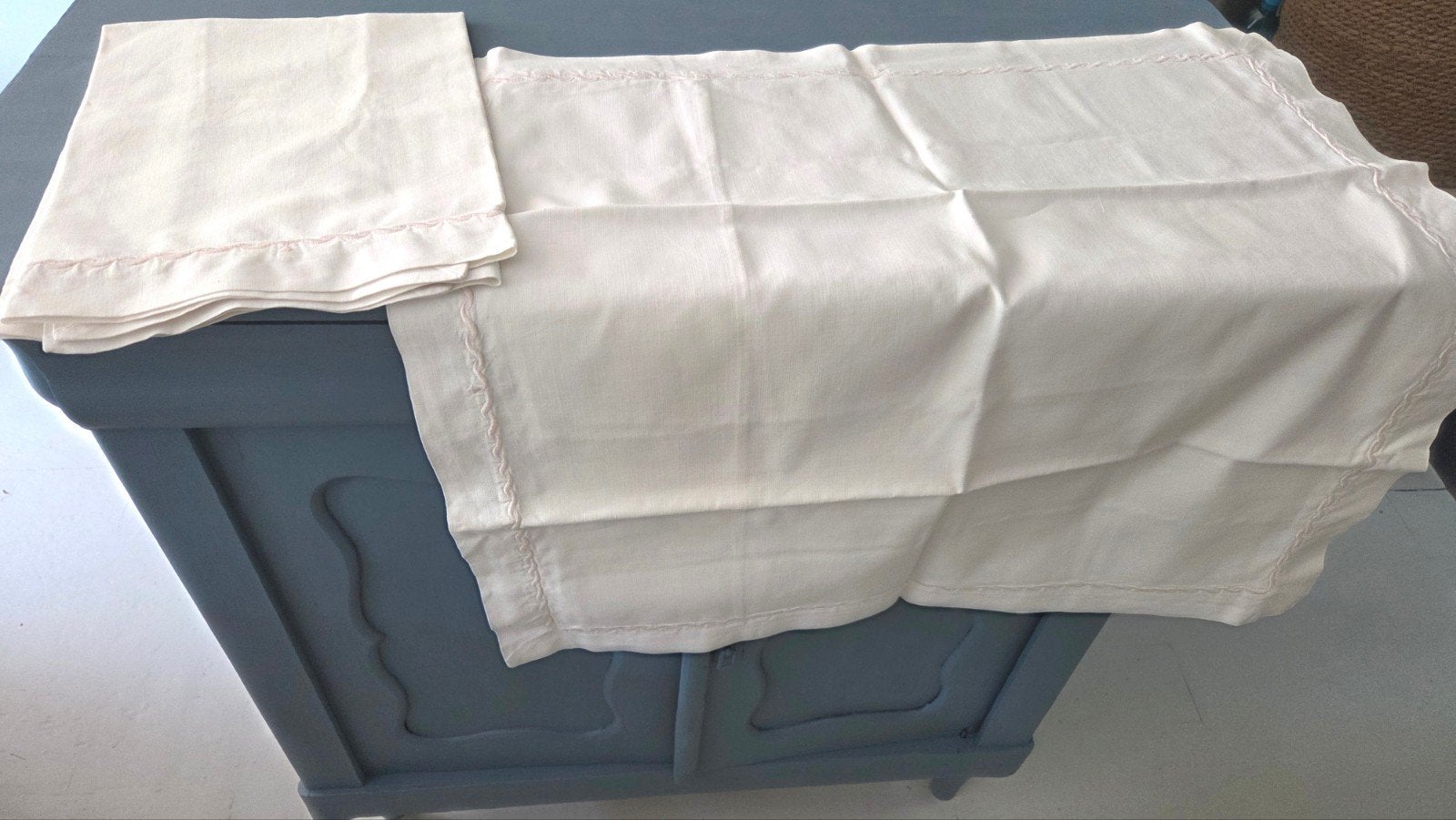 2 antieke katoenen kussen slopen met roze bies
69 bij 69 cm, Ophalen of Verzenden