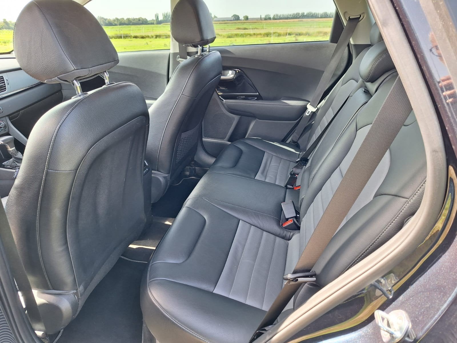 Foto 10 van Kia Niro 1.6 GDi Hybrid 141pk Dct6 2017 apk tot 19/11/2027