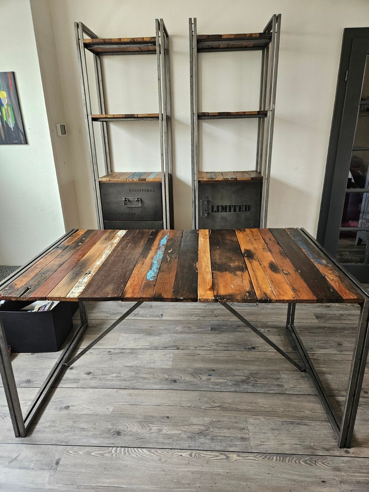 Industriële eettafel met 2 kasten - robuust en stijlvol, Huis en Inrichting, Tafels | Eettafels, Gebruikt, 50 tot 100 cm, 150 tot 200 cm