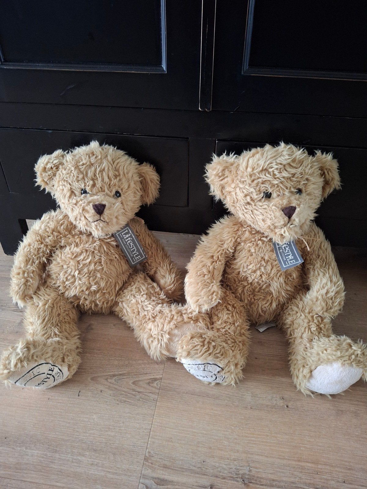 2 Nieuwe Lifestyle Beren - 35 cm hoog, Ophalen of Verzenden, Nieuw, Stoffen beer, Overige merken