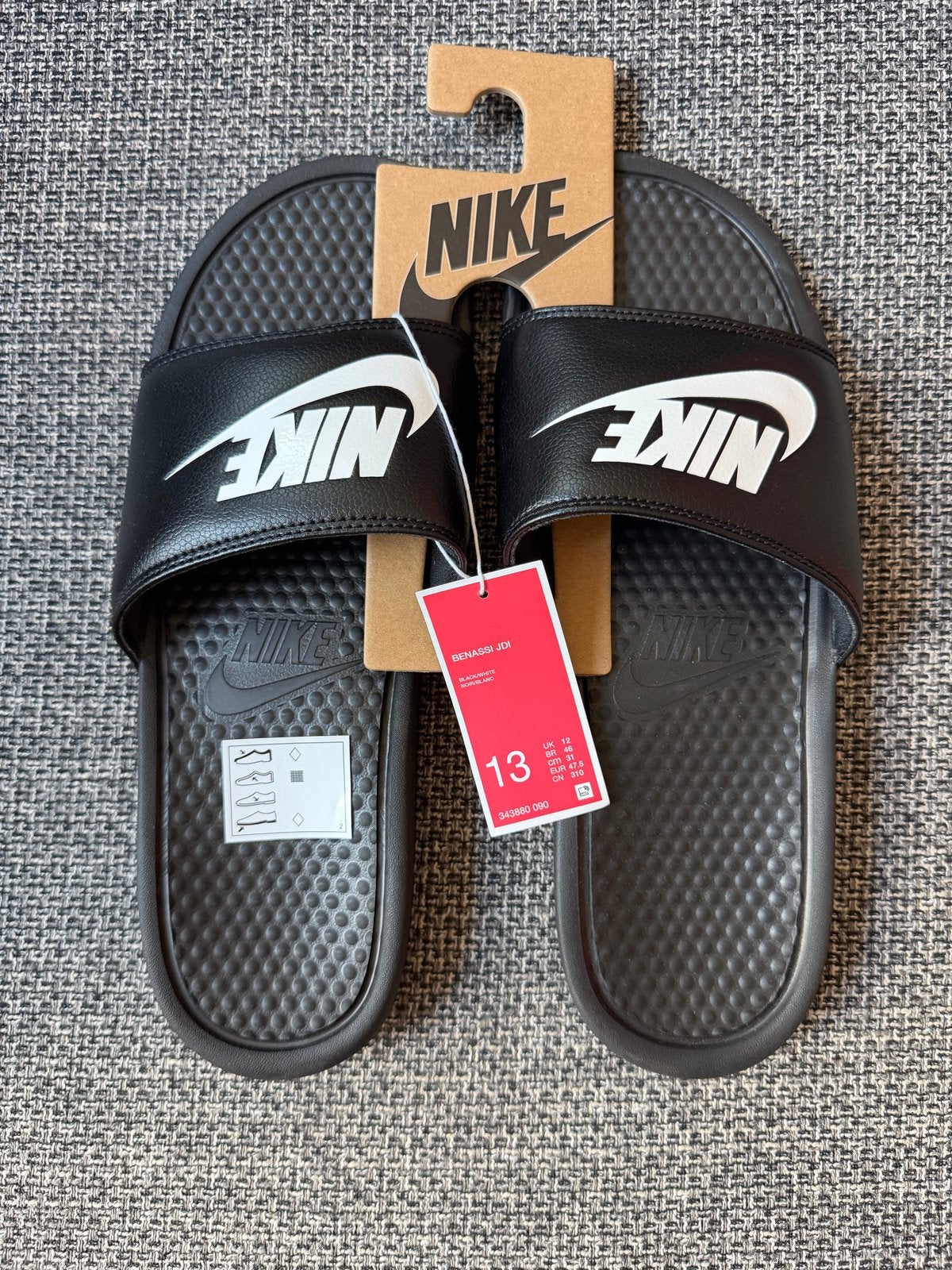 Nike Benassi JDI slippers maat 47.5 - Nieuw, Kleding | Heren, Schoenen, Slippers, Zwart, Nieuw, Ophalen of Verzenden