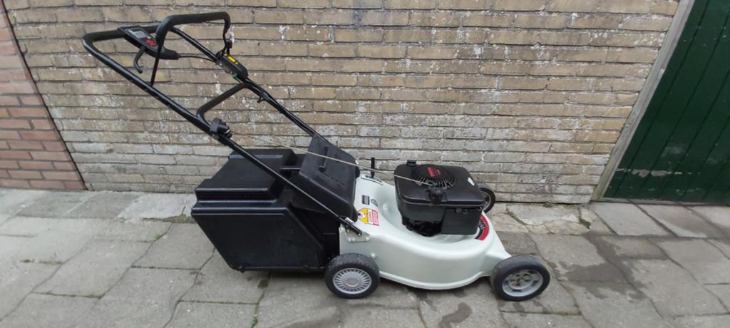 White Outdoor Products 21 Grasmaaier - zo goed als nieuw., Cirkelmaaier, Gebruikt, Benzine-grasmaaier, 50 cm of meer