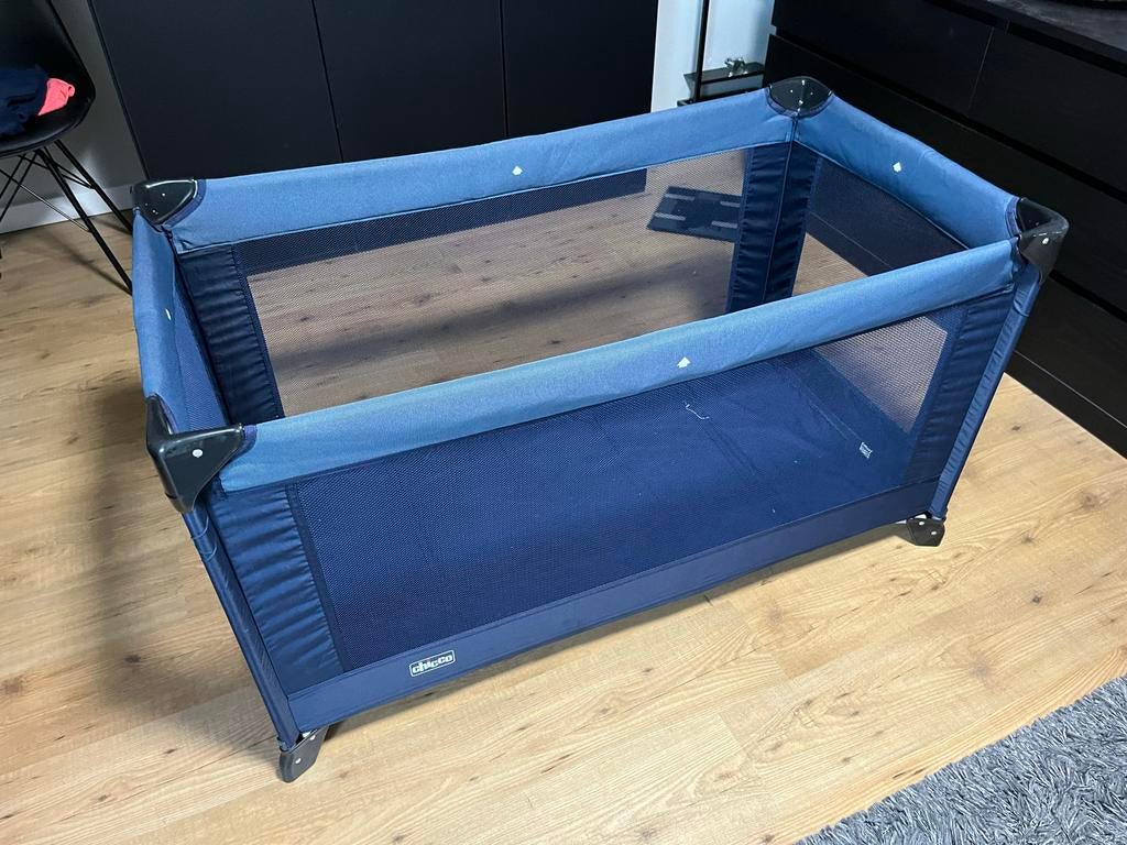 Robuust campingbedje, eenvoudig in- en uitklapbaar, Kinderen en Baby's, Kinderkamer | Bedden, Ophalen, Gebruikt, 70 tot 85 cm