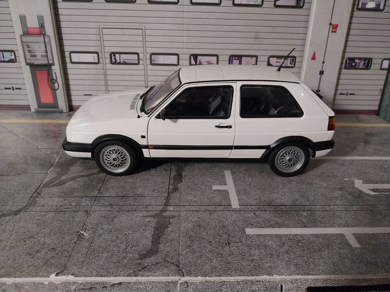 ZELDZAAM: Volkswagen golf mk2 gti G60 wit, Hobby en Vrije tijd, Modelauto's | 1:18, Ophalen of Verzenden, Zo goed als nieuw, Auto