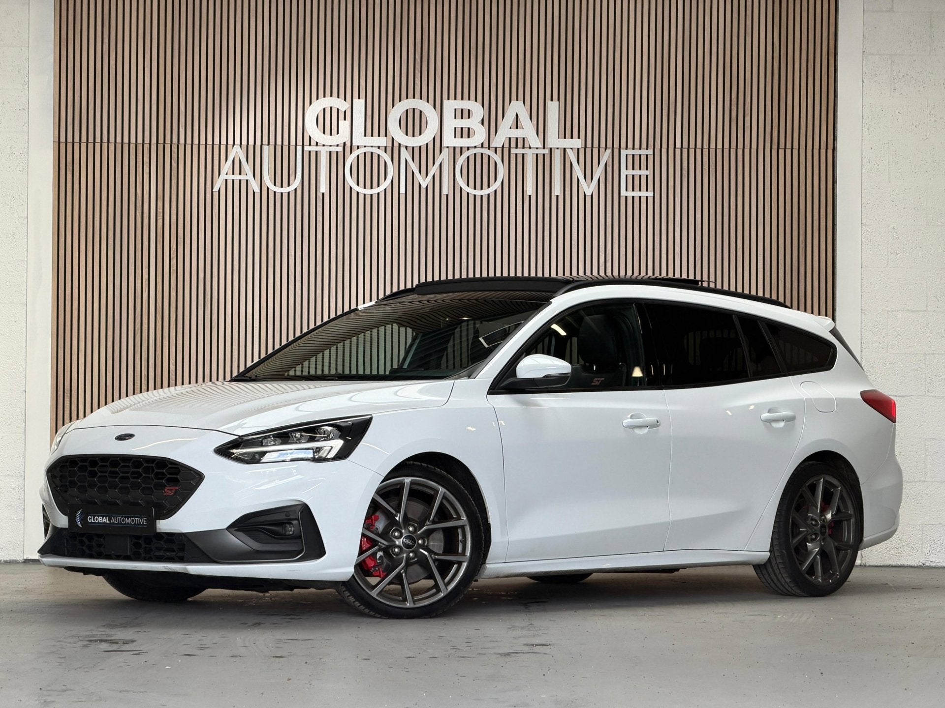 Ford Focus Wagon 2.3 EcoBoost ST-3 - PANO - CAMERA - STUURVE, Auto's, Gebruikt, 4 cilinders, Leder en Stof, Automatische klimaatregeling