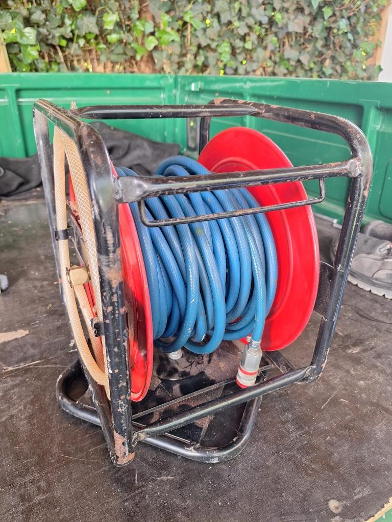Perslucht slanghaspel (handmatig), Ophalen, Gebruikt, 6 tot 10 bar, Minder dan 200 liter/min