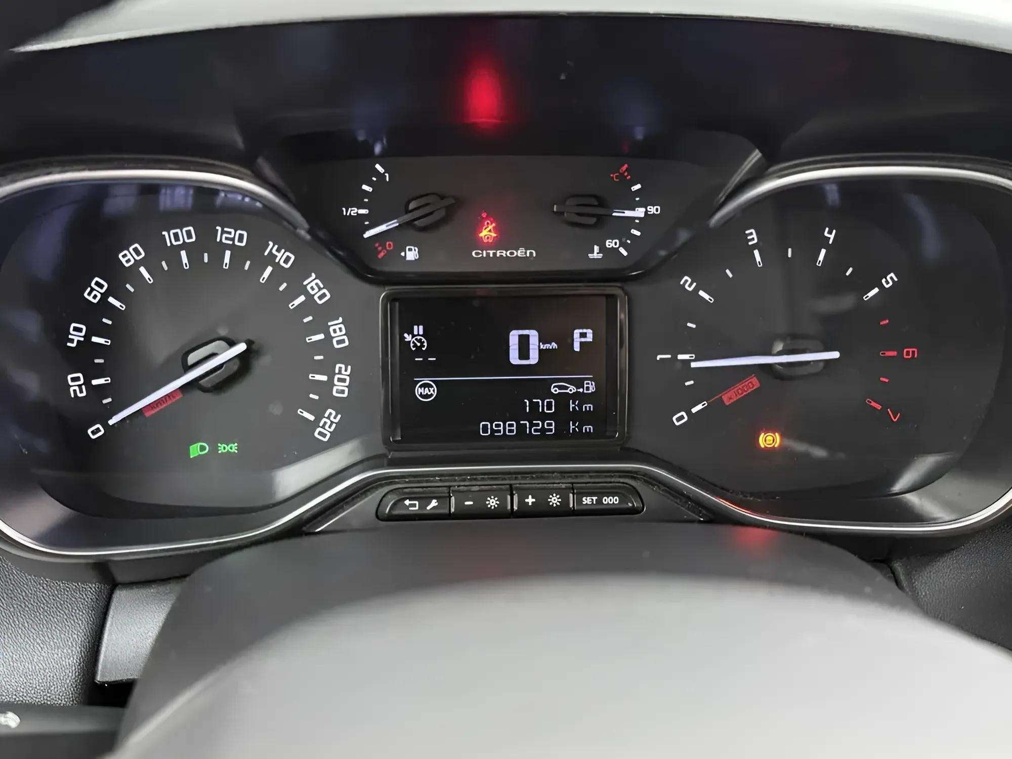 Citroën C3 Aircross 1.2 PureTech S&S Shine, Auto's, 12 maanden, 840 kg, Gebruikt, Zwart