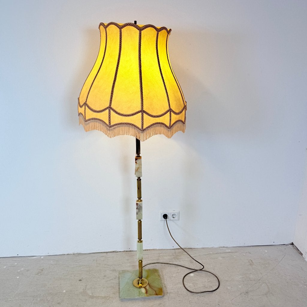 Vintage vloerlamp met messing frame en onyx voet, Huis en Inrichting, Gebruikt, Vintage, E27 (groot), 150 tot 200 cm