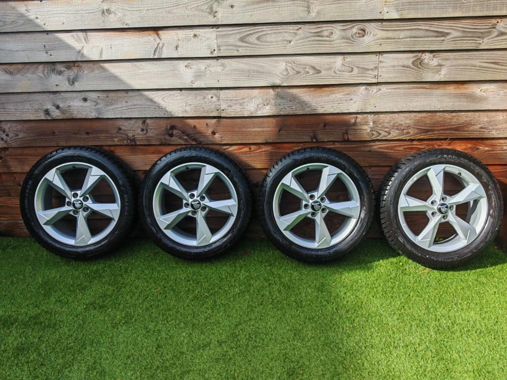 Goodyear Ultra Grip Performance R19 235/50 winterband, Winterbanden, 235 mm, Band(en), Ophalen