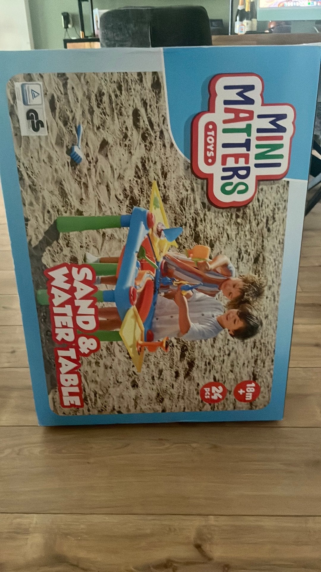 Gratis! Water en zandtafel, Ophalen, Zo goed als nieuw