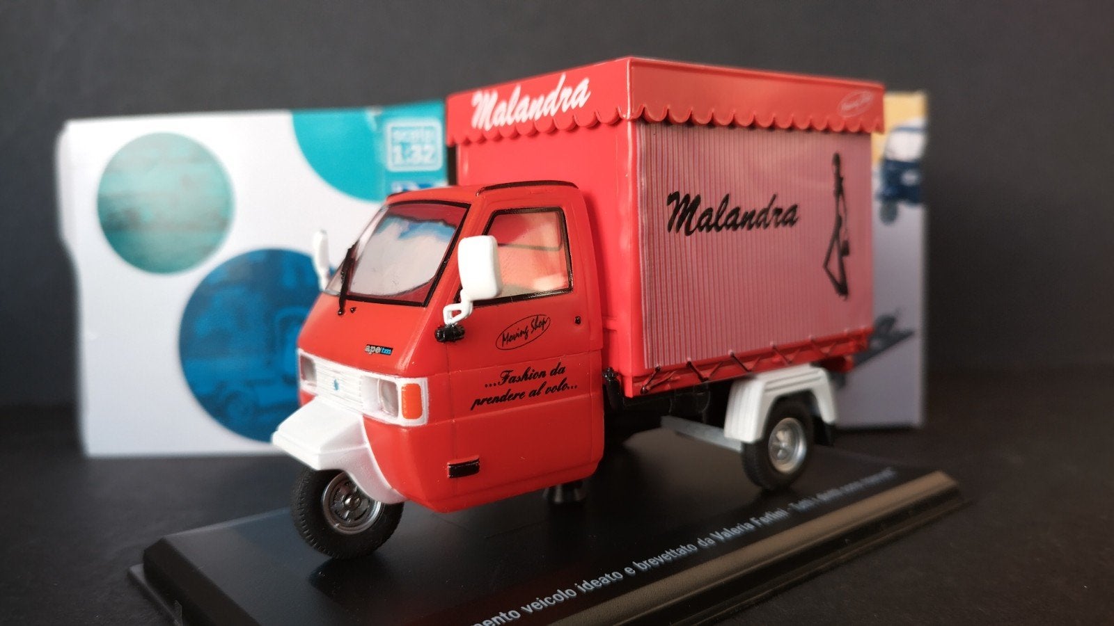 Vespa Ape TM Malandra 2007 1:32 Italeri Pol, Overige merken, Auto, Verzenden, .