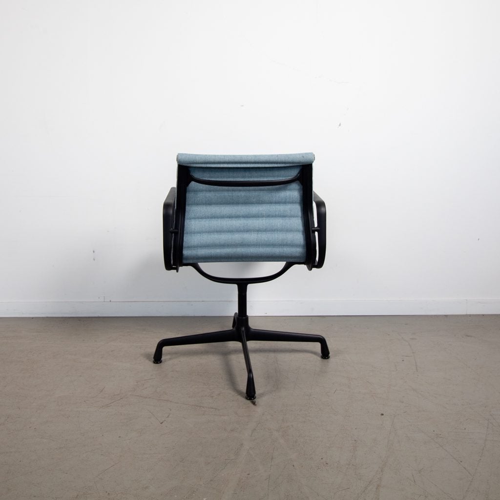 Vitra Eames EA 108 Stoel Lichtblauw Hopsak - Zwart, Niet ingevuld, Nieuw, Niet ingevuld, Niet ingevuld