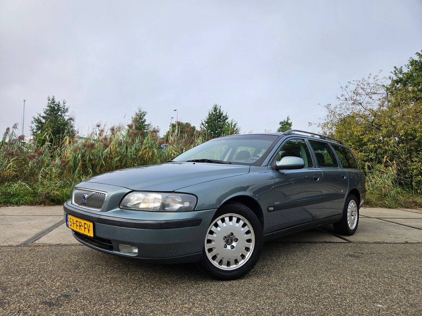 Volvo V70 2.4 T 200PK AUT 2000 blauw, Stof, 1800 kg, Blauw, 2435 cc