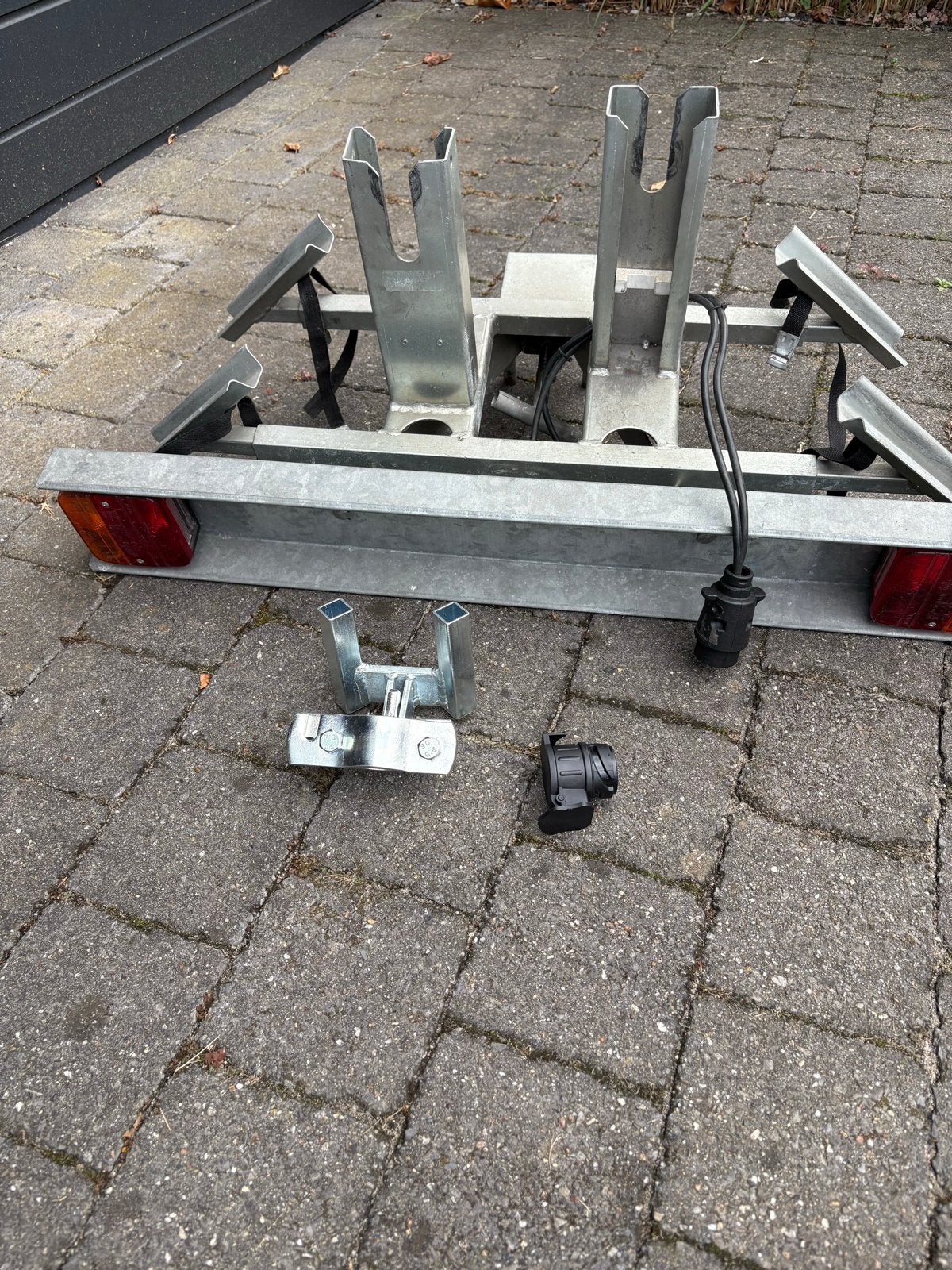 Universele fietsendrager voor 2 fietsen - Trekhaakdrager, Auto diversen, Ophalen, 2 fietsen, Gebruikt, Trekhaakdrager