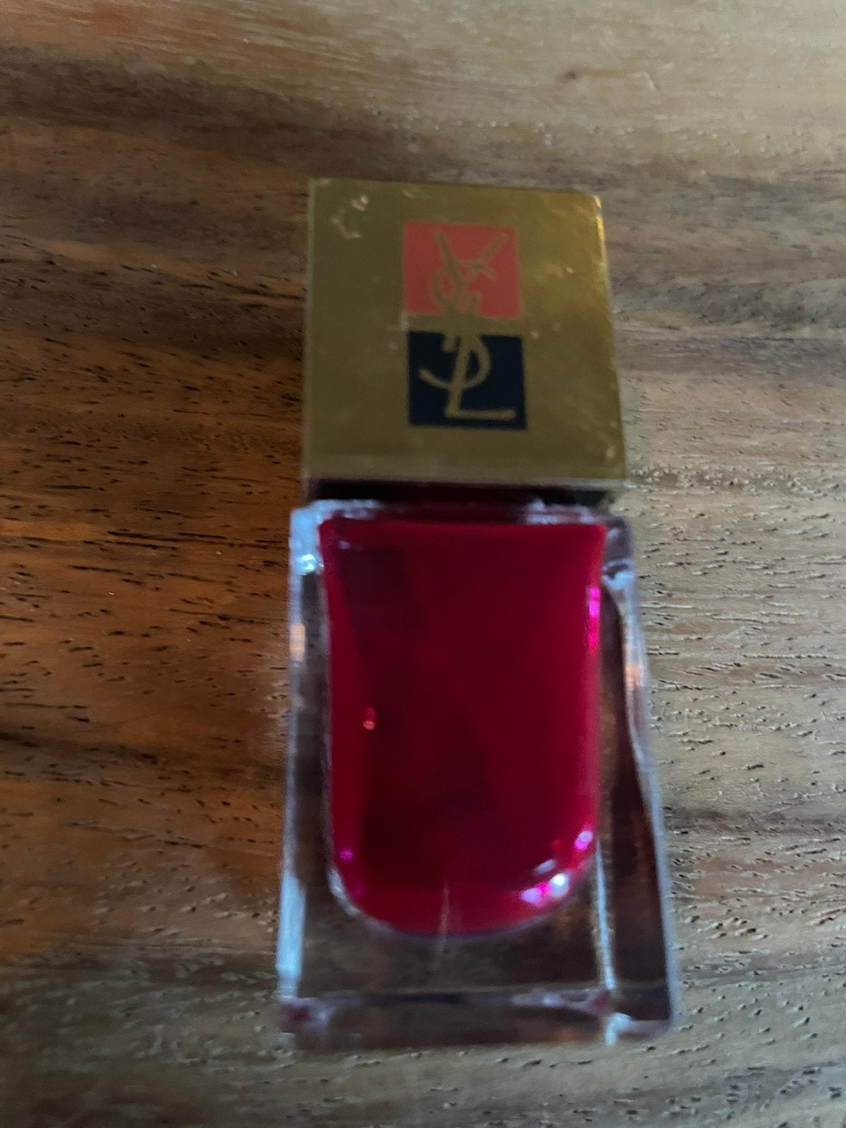 YSL nagellak Rood, Sieraden, Tassen en Uiterlijk, Ophalen of Verzenden, Zo goed als nieuw, Rood, Handen en Nagels