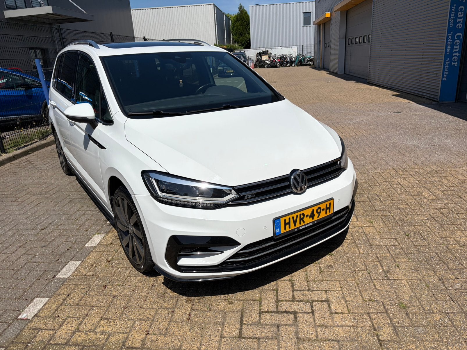 Volkswagen R-Line Touran 1.4 TSI 7p Dsg7 2017 wit, Auto's, 15 km/l, 4 cilinders, 7 stoelen, Zwart