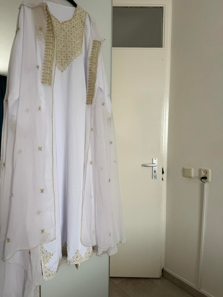 Henna jurk nog nieuw, Ophalen of Verzenden, Zo goed als nieuw, Trouwjurk