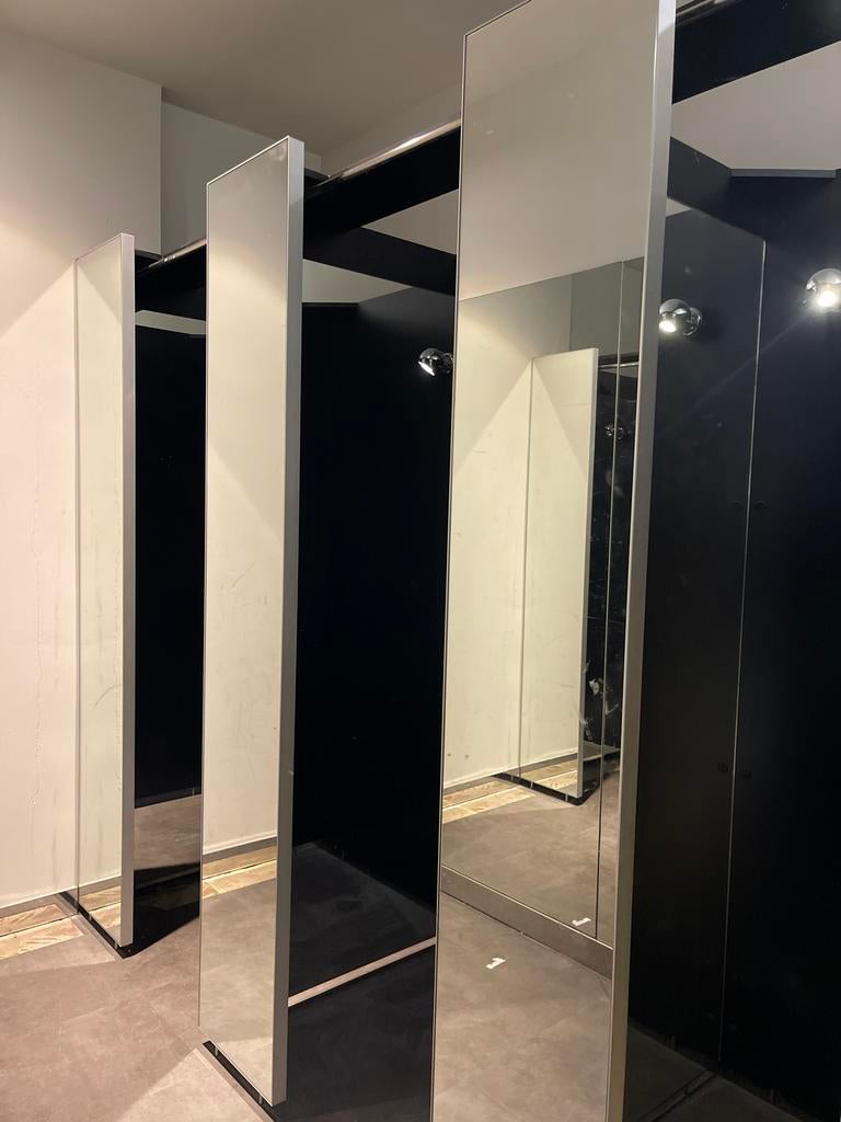 3 paskamers met spiegels en gordijnroedes, Ophalen, Gebruikt, 50 tot 75 cm, 200 cm of meer