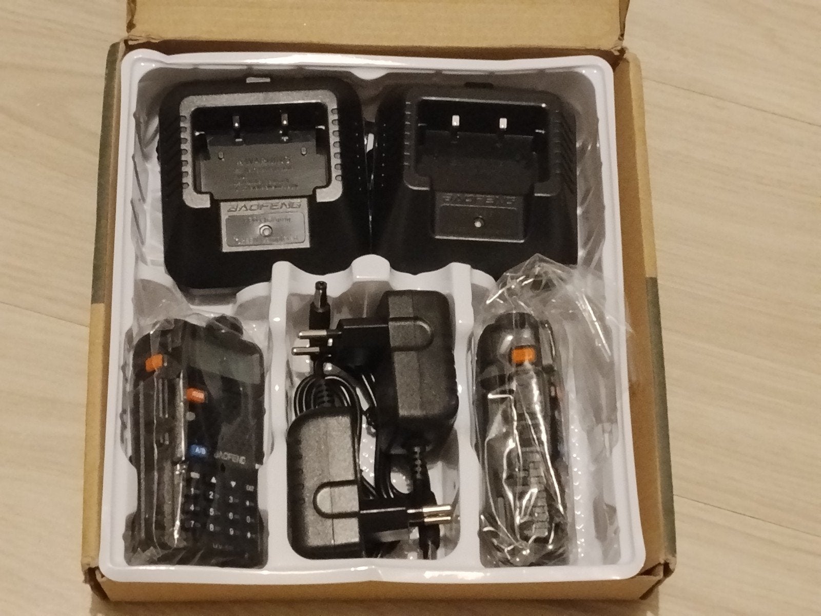Baofeng UV-5R Set - Nieuw in Doos, Telecommunicatie, Portofoons en Walkie-talkies, Ophalen of Verzenden, Nieuw