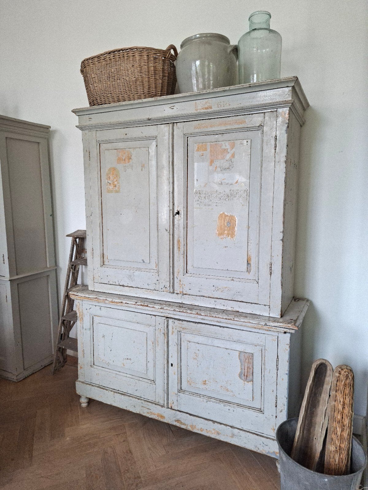 Oude kast, zweedse kast, kast sleets, brocante kast, Ophalen, 25 tot 50 cm, 200 cm of meer