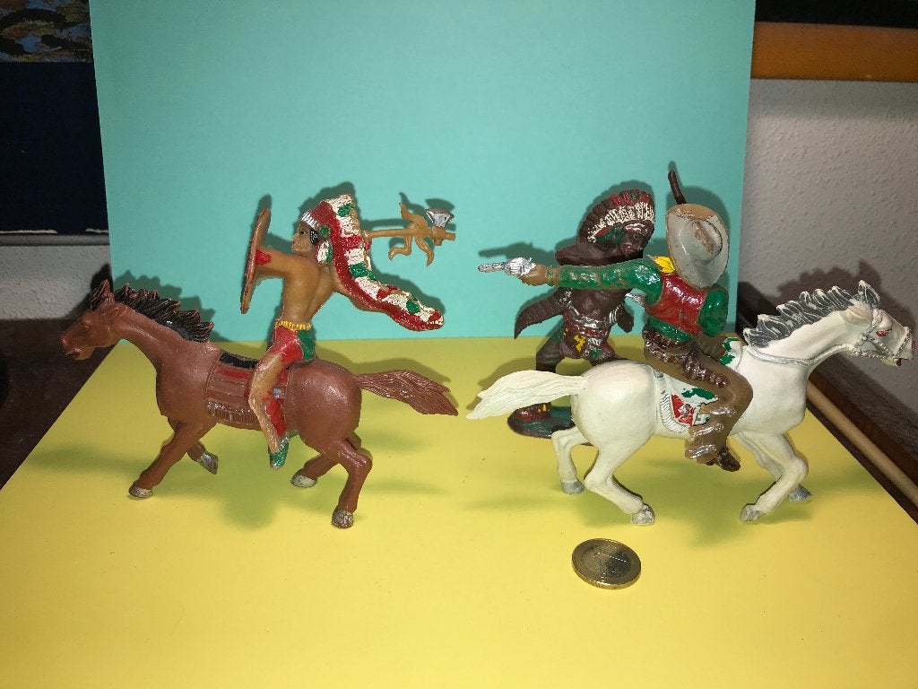 Vintage indiaan en cowboy te paard + knielende boogschutter, Verzenden, Zo goed als nieuw