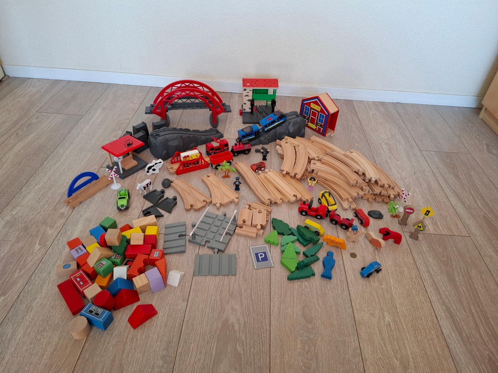 Grote houten treinbaan set met accessoires en blokken, Ophalen, Gebruikt, Jongen of Meisje