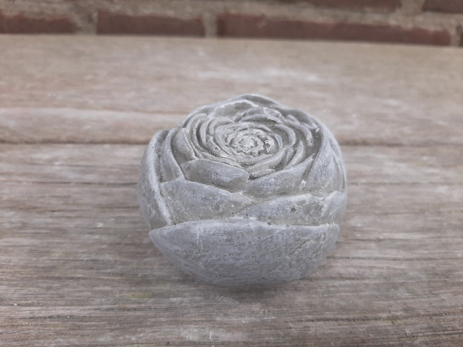 Betonnen roosje bloemetje beeldje tuinbeeldje beton, Tuin en Terras, Tuinbeelden, Ophalen of Verzenden