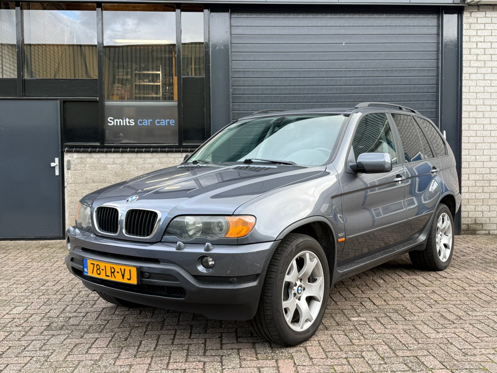 BMW X5 3.0i Dealer OH NAP  Carplay nwe APK AUT 2003 Grijs, Auto's, Automaat, Dealer onderhouden, Navigatiesysteem, Vierwielaandrijving