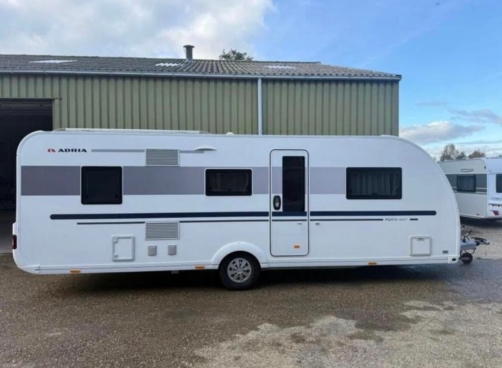 Adria Alpina 663 PT 2019, Vast bed, Rondzit, Adria, 6 tot 7 meter