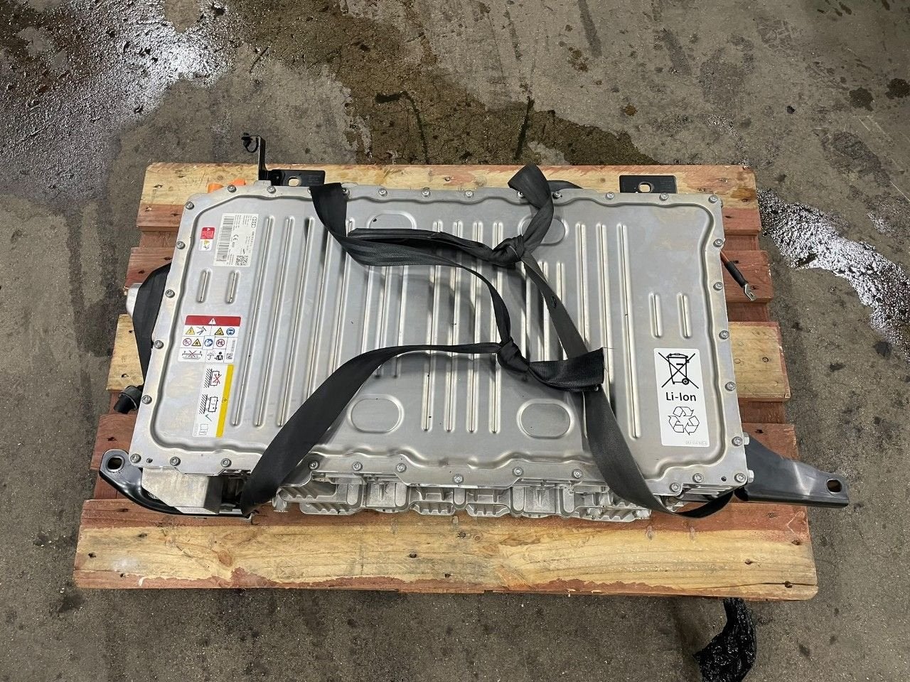 Hybride hoogspannings accu Audi Q8, Onderdelen@venauto.nl, Van der Ven Autorecycling B.V., Gebruikt, Ettenseweg 76, 4706 PB Roosendaal, The Netherlands