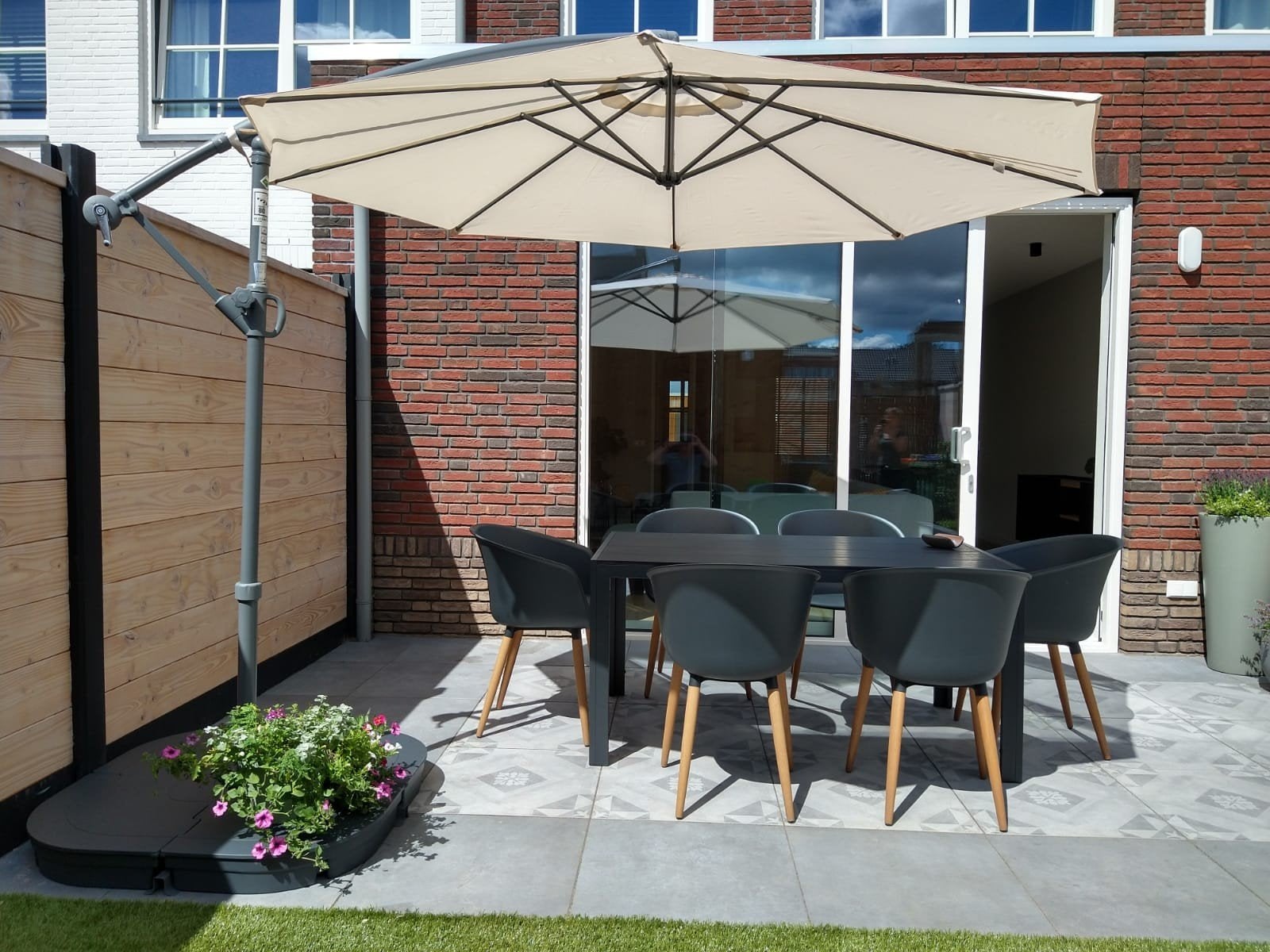 Zweefparasol met hoes en parasolvoet GRATIS, Tuin en Terras, Ophalen, Gebruikt, Zweefparasol