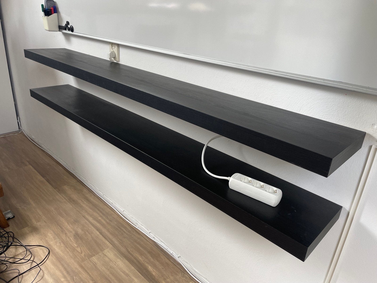 2 Zwarte zwevende wandplanken - 190x26x5 cm, Huis en Inrichting, Woonaccessoires | Wandplanken en Boekenplanken, Ophalen, Zo goed als nieuw