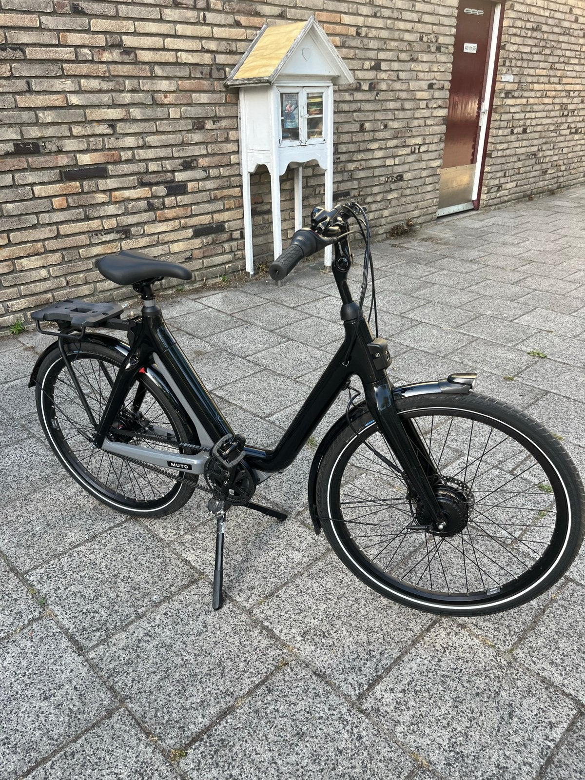 MUTO Piano Black E-bike - Zo goed als nieuw, Zo goed als nieuw, 47 tot 51 cm, 30 tot 50 km per accu, Ophalen
