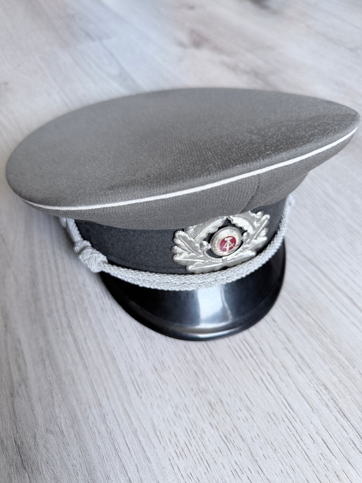 Antieke DDR NVA Officierspet Ca.1960 - Maat 54, Ophalen of Verzenden, Landmacht, Duitsland, Helm of Baret