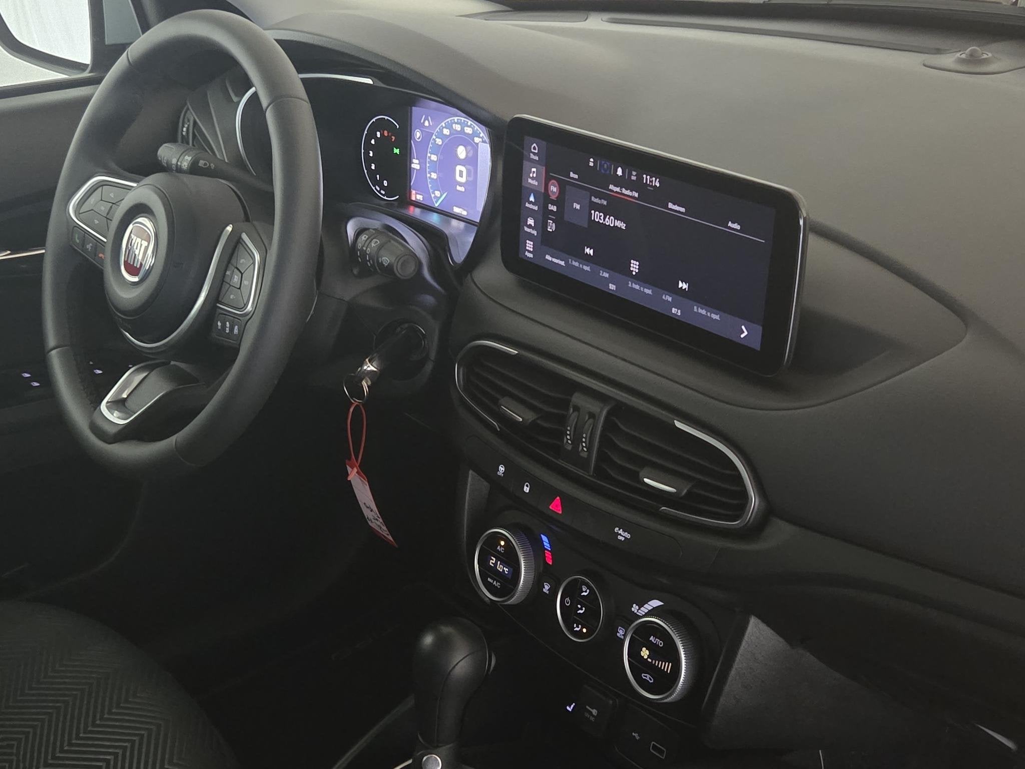 Fiat Tipo Stationwagon Cross 1.5 Hybrid Garmin | Apple-Andro, Auto's, Stof, Gebruikt, Euro 6, Origineel Nederlands