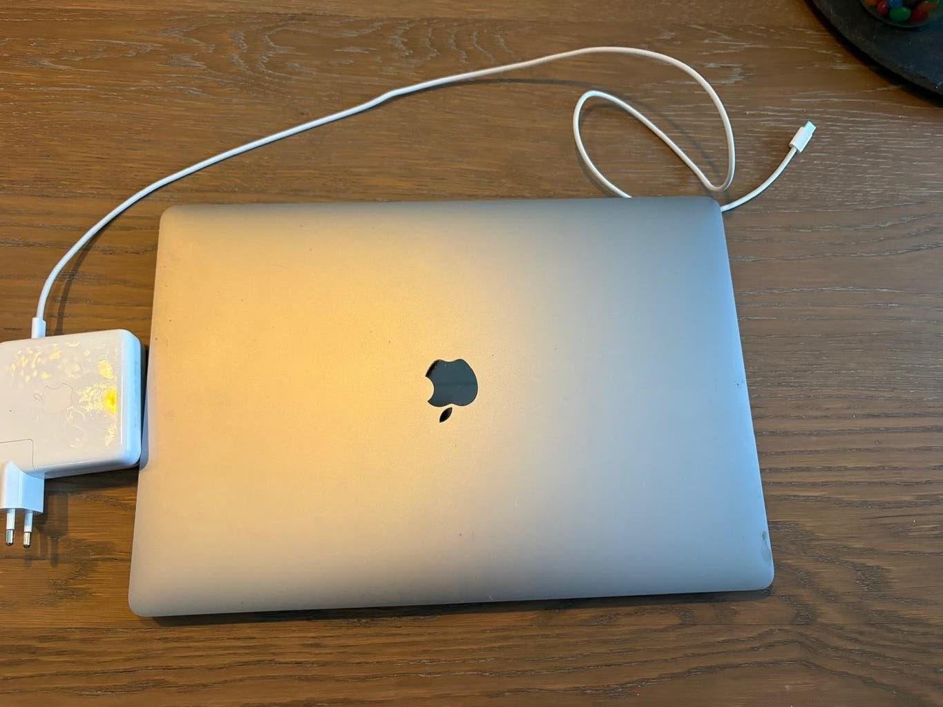 macbook pro 16 inch, Computers en Software, Apple Macbooks, MacBook Pro, 1 TB of meer, 2 tot 3 Ghz, Ophalen of Verzenden