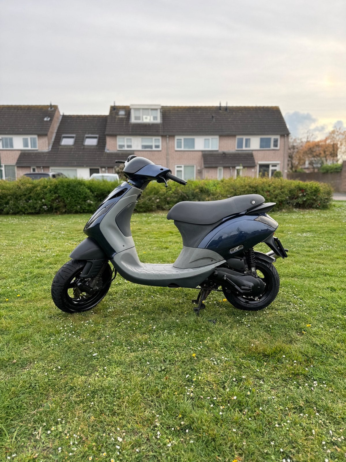 Zip 2t 2000, Ophalen, Zo goed als nieuw, Benzine, Zip