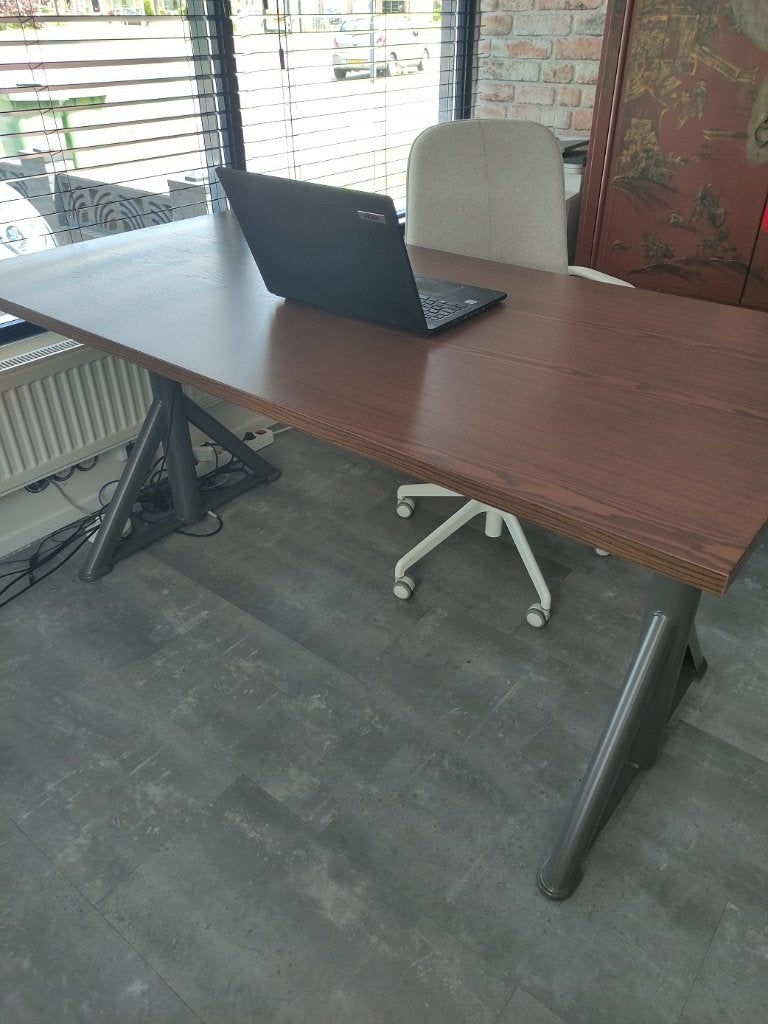 IKEA IDÅSEN zit/sta bureau, electrisch 160x80 cm, Huis en Inrichting, Bureaus, Ophalen, Zit-sta bureau, 160 cm, Hout