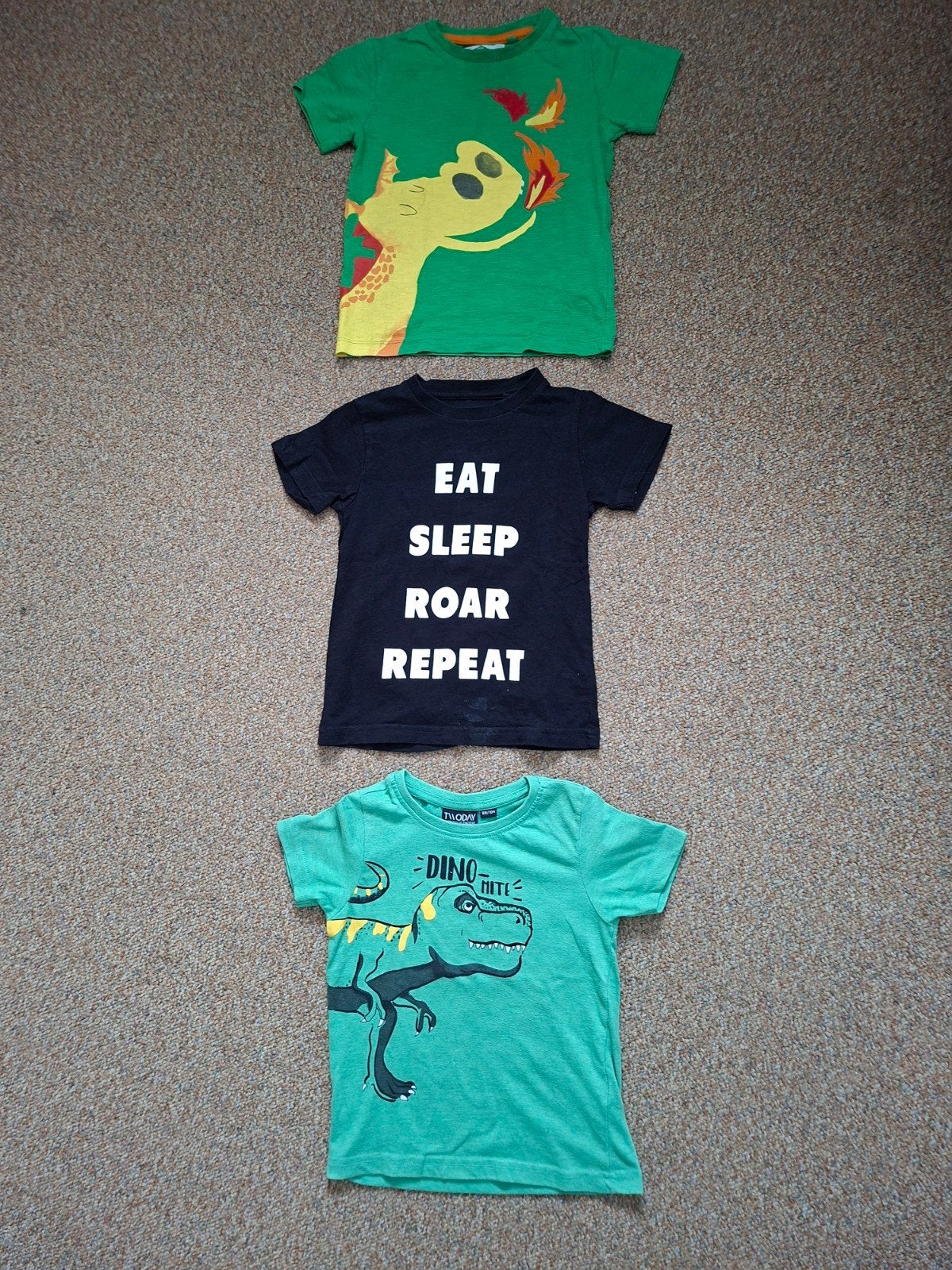 Jongens shirts Dino 92- 98 zeer nette staat 3 voor €8.00, Ophalen of Verzenden, Zo goed als nieuw, Jongen, Shirt of Longsleeve