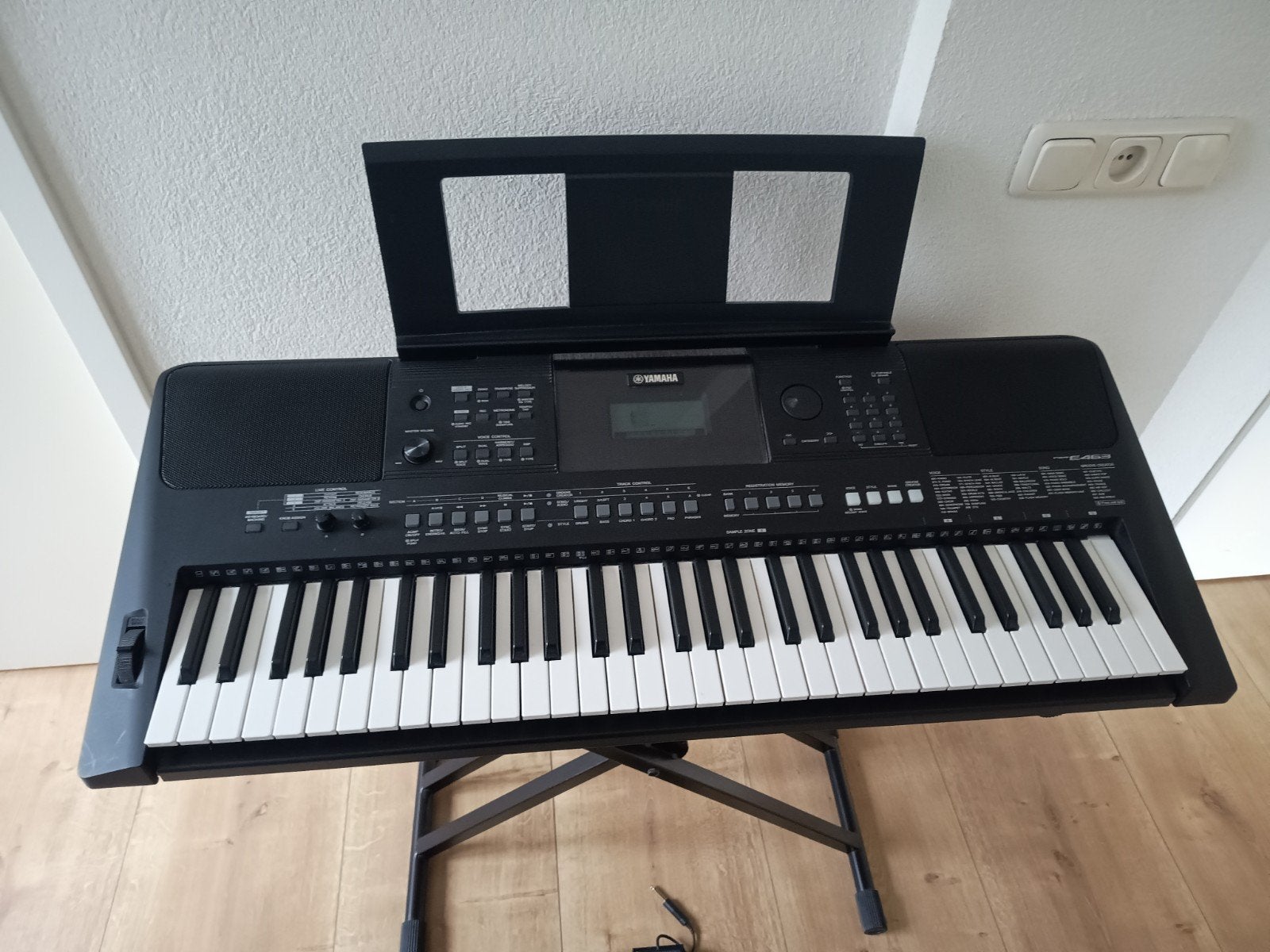Yamaha PSR-E463 Keyboard met standaard en kruk, Muziek en Instrumenten, Keyboards, Ophalen, 61 toetsen, Yamaha, Zo goed als nieuw